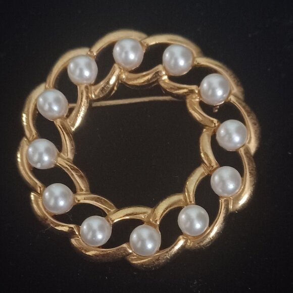 Vintage Napier Gold Tone & Pearl Brooch Signed - Picture 1 of 4